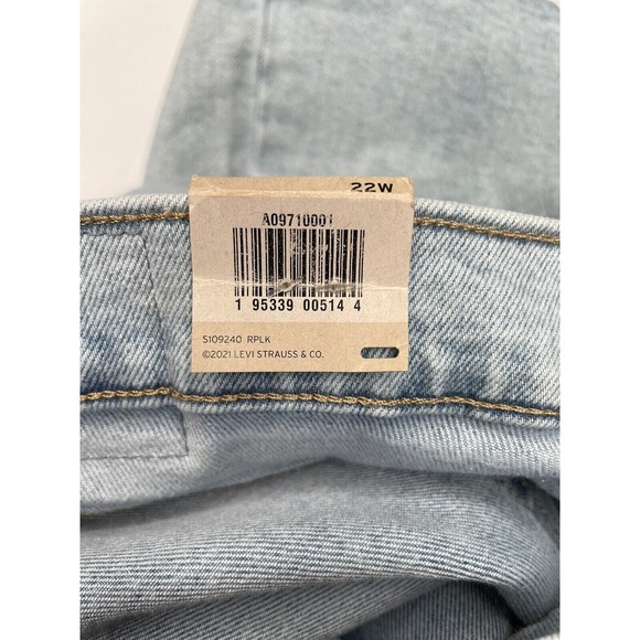 New Levi's Size 22W Light Wash High Waisted Cropped Flare Jeans Denim - Picture 4 of 12